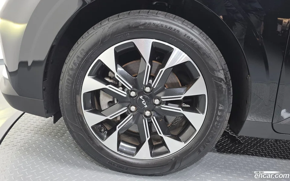 Kia Carnival 9 2023 — thumbnail 5