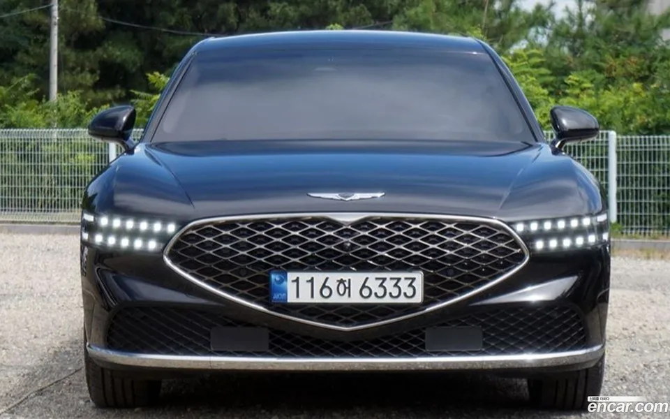 Genesis G90 3.5 2WD 2023 — photo 1, buy with delivery to Moscow