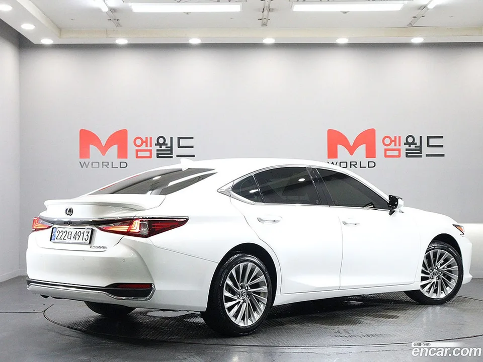 Lexus ES 300h 2023 — миниатюра 4