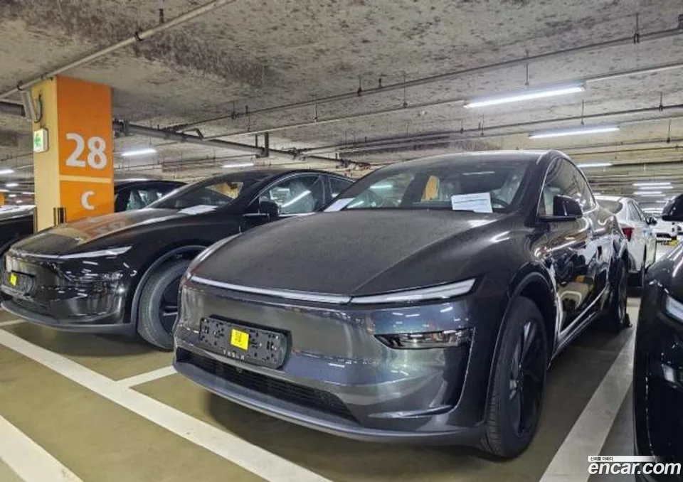 Tesla Model Y RWD 2026 — photo 1, buy with delivery to Moscow