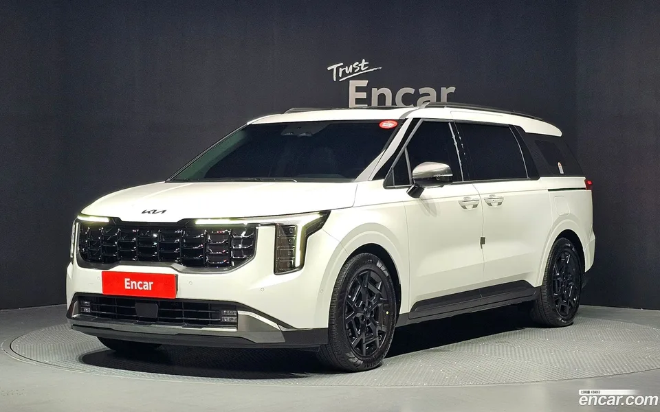 Kia Carnival 9 X Line 2025 — photo 1, buy with delivery to Moscow