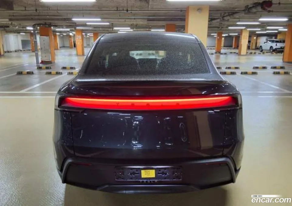 Tesla Model Y RWD 2026 — thumbnail 3