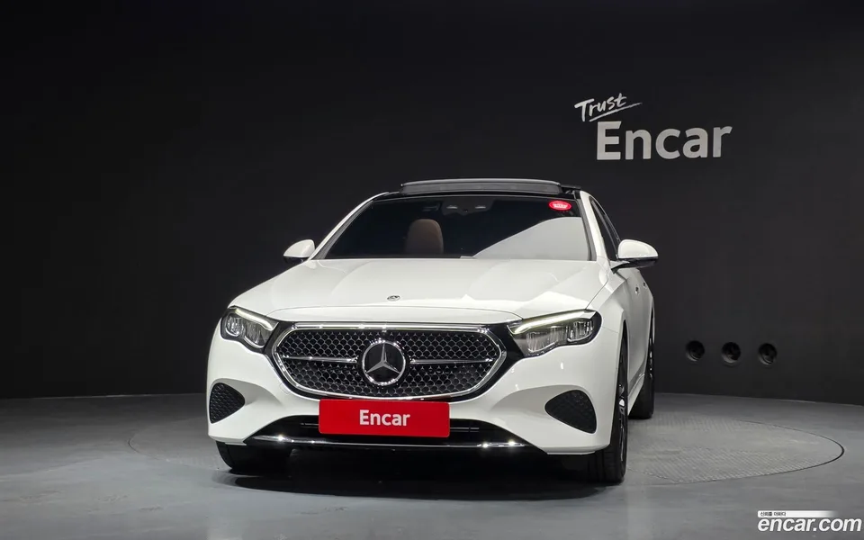 Mercedes-Benz E-Class E200 2026 — thumbnail 3