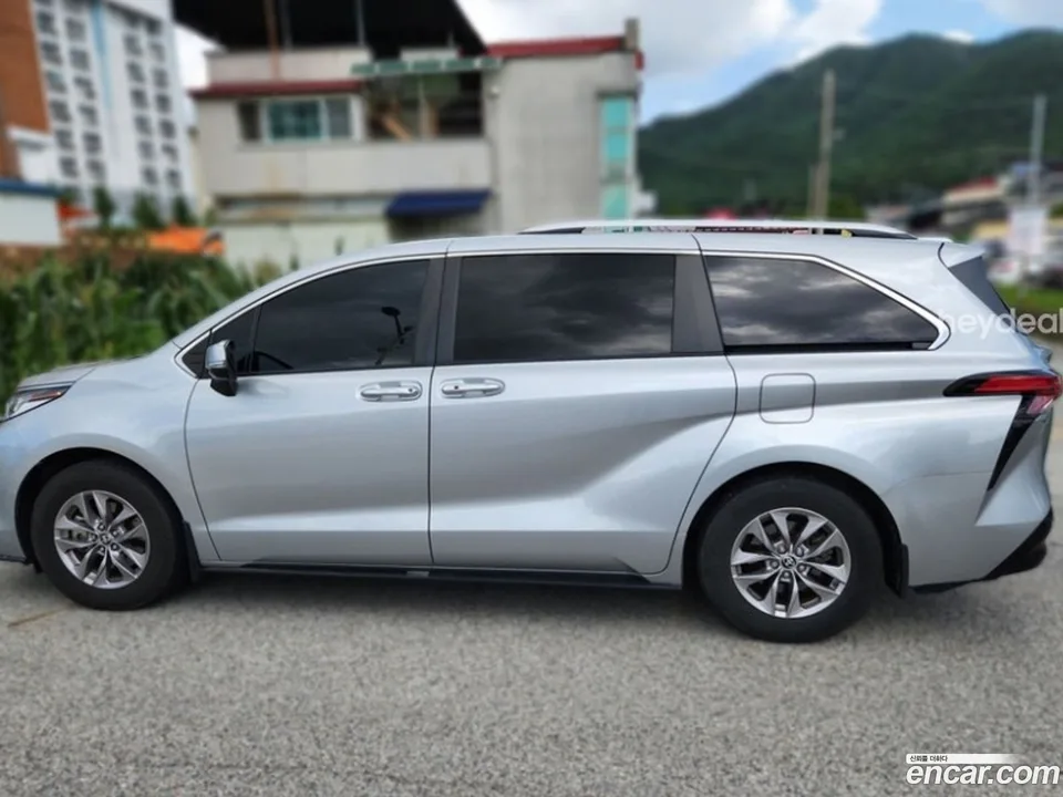 Toyota Sienna 2.5 AWD 2022 — thumbnail 3