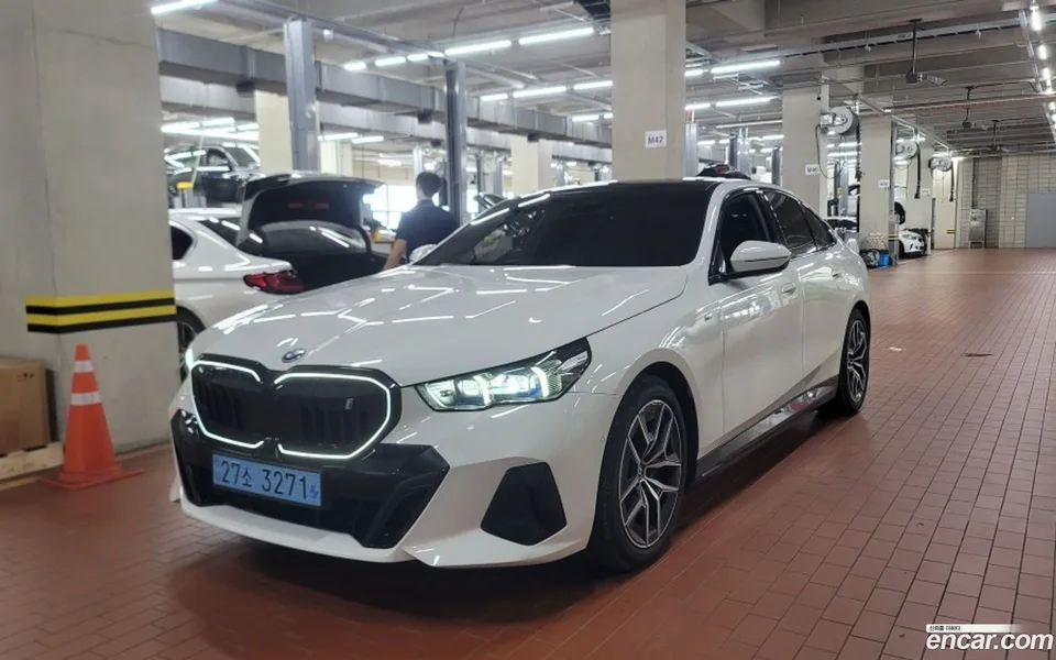 BMW i5 eDrive 40 M 2025 — photo 1, buy with delivery to Moscow