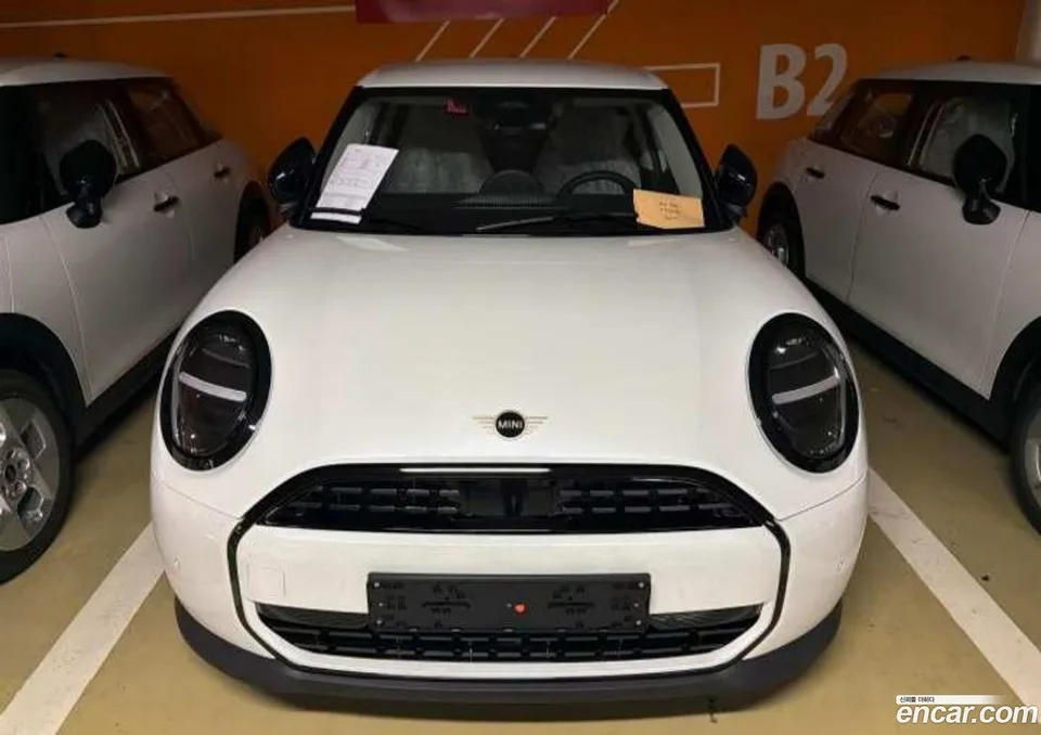 MINI Cooper C 5 2026 — photo 1, buy with delivery to Moscow