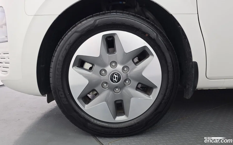 Hyundai Staria HEV 1.6 9 2025 — thumbnail 2