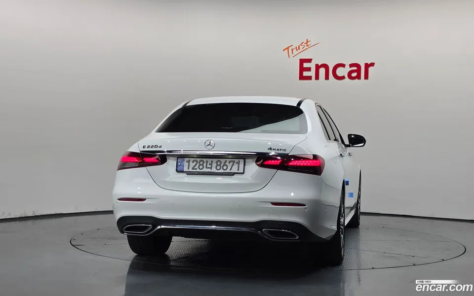Mercedes-Benz E-Class E220d 4MATIC AMG Line 2022 — thumbnail 4