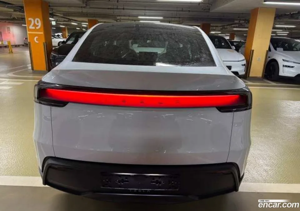 Tesla Model Y RWD 2026 — thumbnail 2