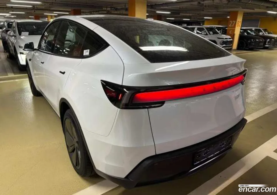 Tesla Model Y RWD 2026 — thumbnail 4