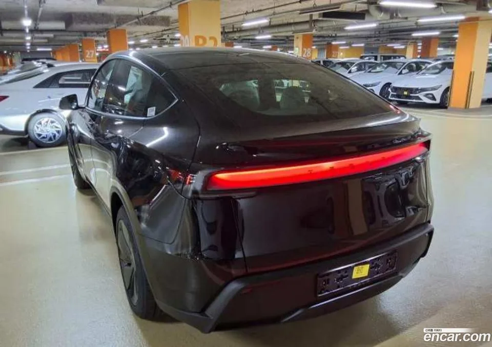 Tesla Model Y RWD 2026 — thumbnail 4