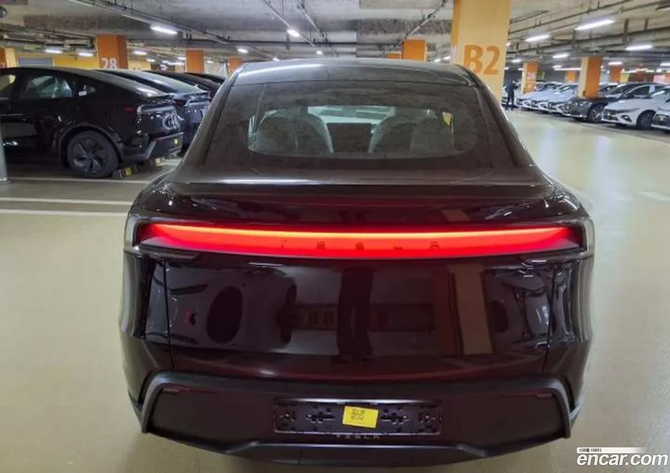 Tesla Model Y RWD 2026 — thumbnail 5