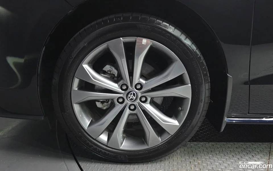 Toyota Sienna 2.5 2WD 2024 — thumbnail 2