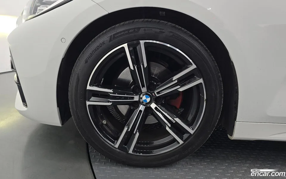 BMW 4 Series 420i M 2023 — thumbnail 2