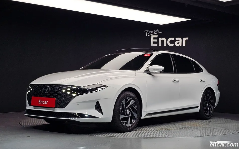 Hyundai Grandeur IG Hybrid 2022 — photo 1, buy with delivery to Moscow