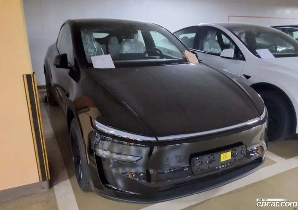 Tesla Model Y RWD 2026 — photo 1, buy with delivery to Moscow