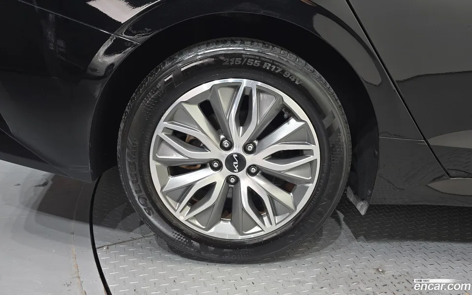 Kia K5 Hybrid 2023 — thumbnail 2