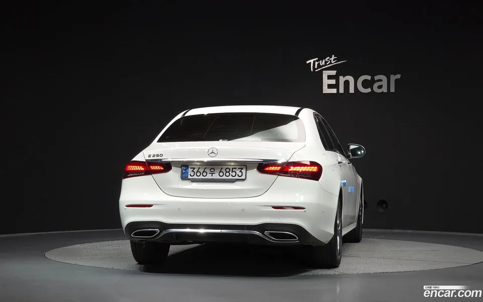 Mercedes-Benz E-Class E250 AMG Line 2023 — thumbnail 4