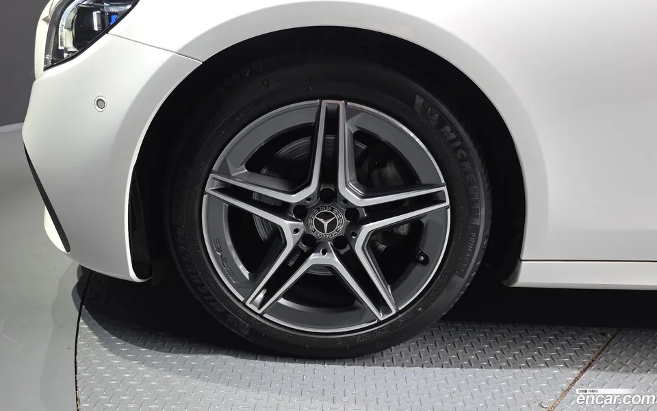 Mercedes-Benz E-Class E250 AMG Line 2023 — thumbnail 5