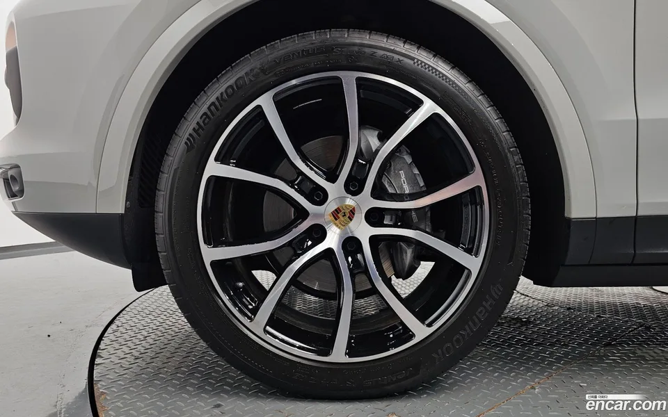 Porsche Cayenne 3.0 2023 — thumbnail 2