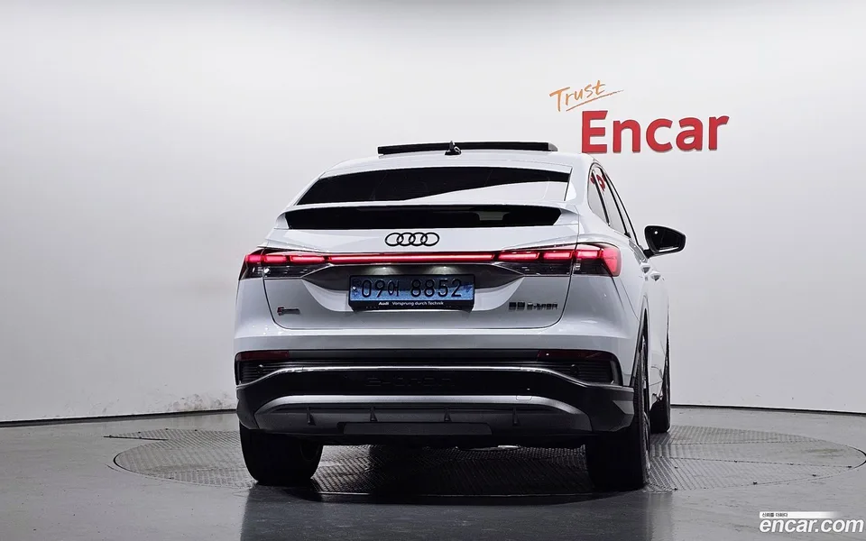Audi Q4 e-tron 40 2022 — thumbnail 4