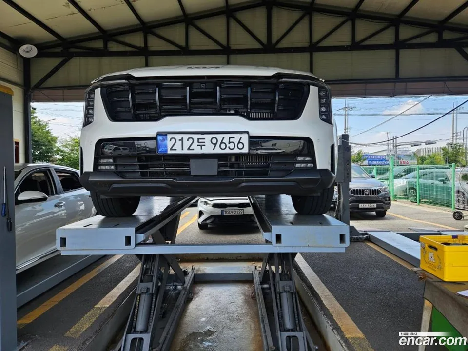 Kia Sorento HEV 1.6 2WD 2023 — photo 1, buy with delivery to Moscow
