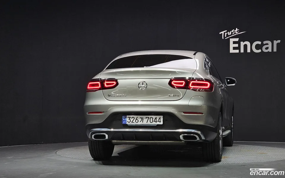 Mercedes-Benz GLC-Class GLC300e 4MATIC 2023 — thumbnail 4