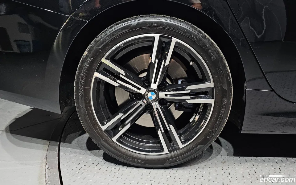 BMW 3 Series 320i M 2023 — thumbnail 2