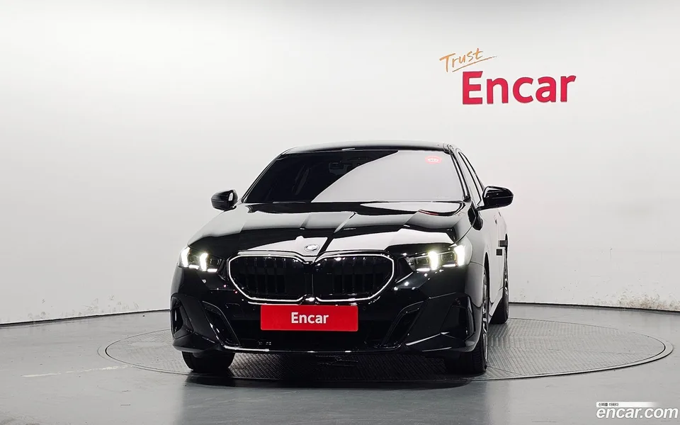 BMW 5 Series 520i 2025 — thumbnail 3