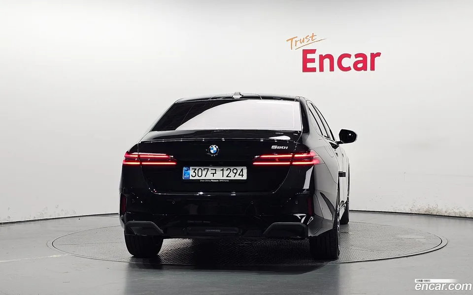 BMW 5 Series 520i 2025 — thumbnail 4