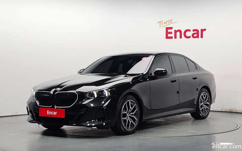 BMW 5 Series 520i 2025 — photo 1, buy with delivery to Moscow