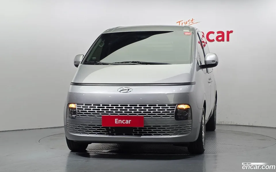 Hyundai Staria 3 2023 — thumbnail 3
