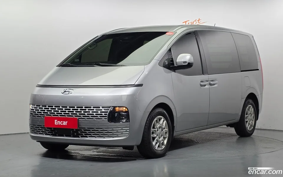 Hyundai Staria 3 2023 — photo 1, buy with delivery to Moscow