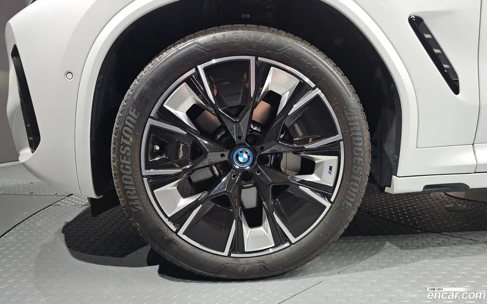 BMW iX3 M 2022 — миниатюра 2