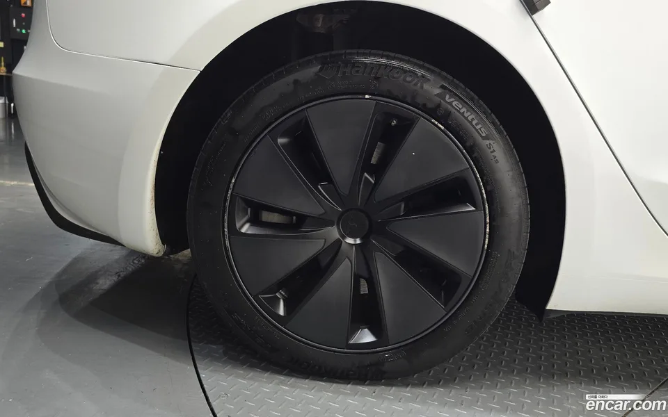 Tesla Model 3 RWD 2024 — thumbnail 2