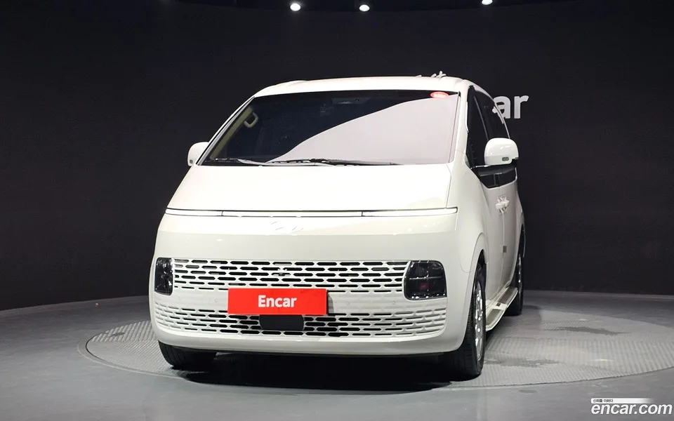 Hyundai Staria L3.5 5 2025 — thumbnail 3