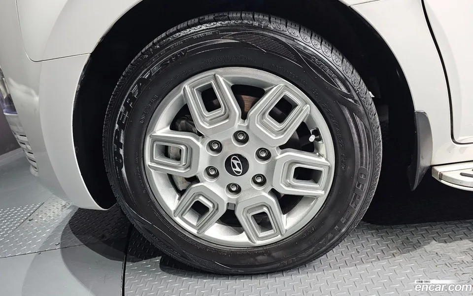 Hyundai Staria L3.5 5 2025 — thumbnail 5
