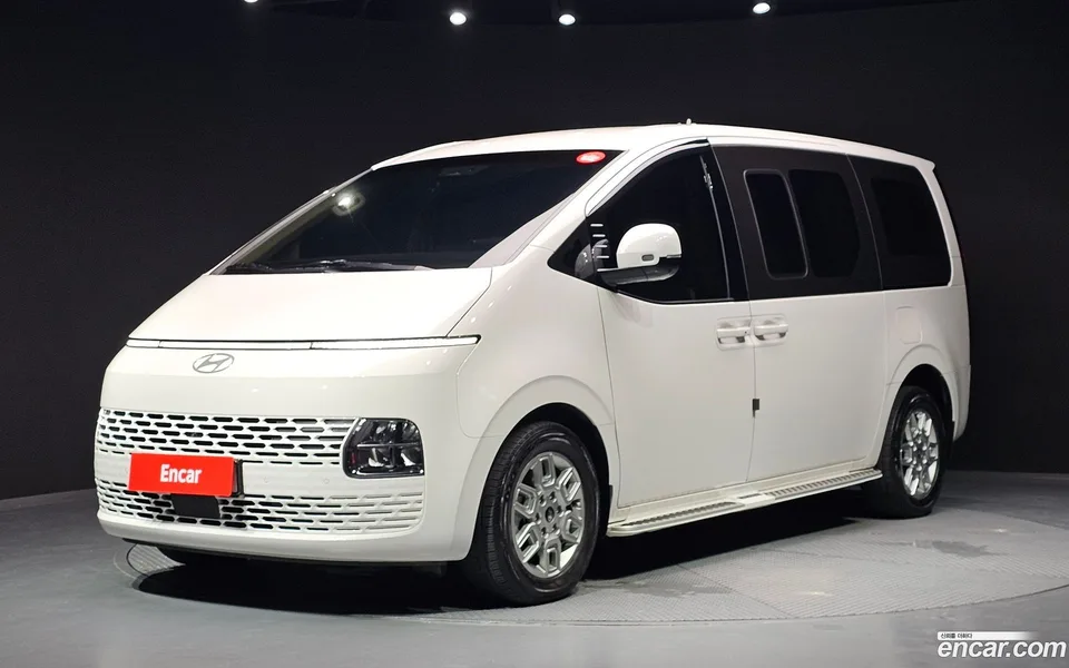Hyundai Staria L3.5 5 2025 — photo 1, buy with delivery to Moscow