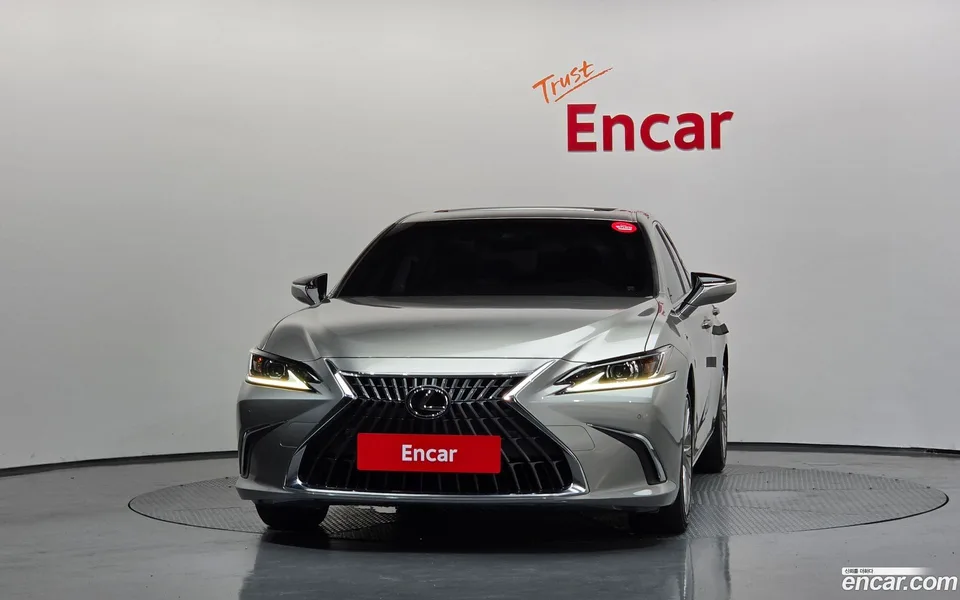 Lexus ES 300h 2022 — thumbnail 3