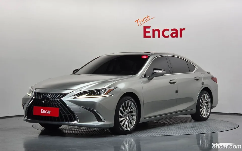 Lexus ES 300h 2022 — photo 1, buy with delivery to Moscow