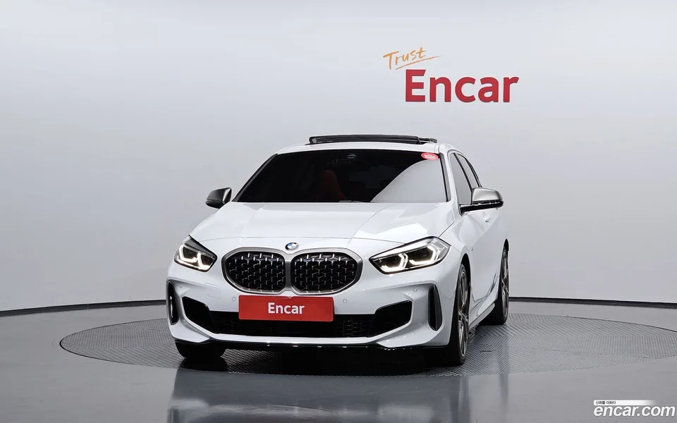 BMW 1 Series M135i xDrive 2023 — thumbnail 3