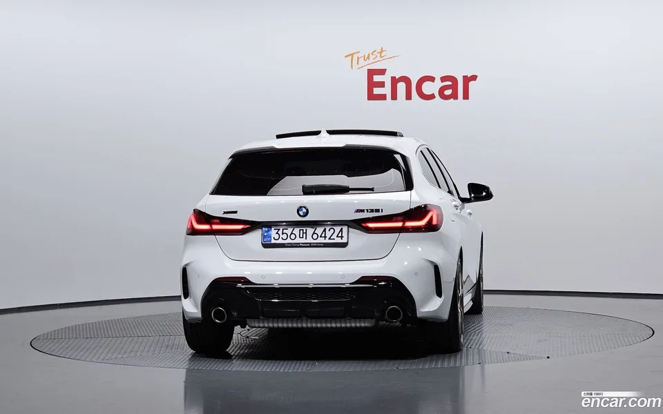 BMW 1 Series M135i xDrive 2023 — thumbnail 4