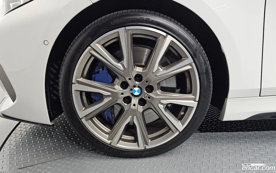 BMW 1 Series M135i xDrive 2023 — thumbnail 5