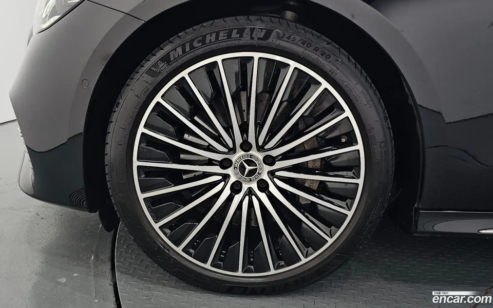 Mercedes-Benz E-Class E450 4MATIC 2026 — thumbnail 2