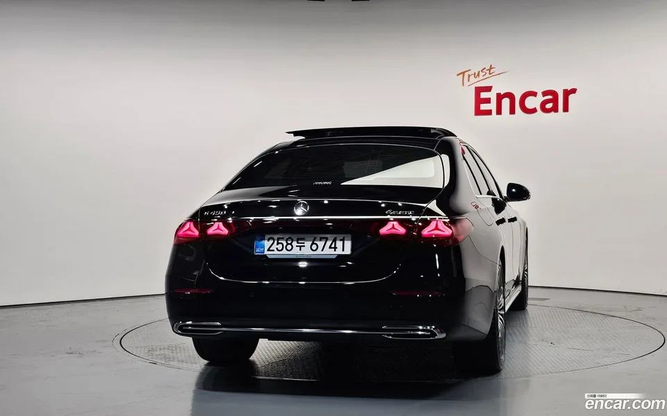 Mercedes-Benz E-Class E450 4MATIC 2026 — thumbnail 4