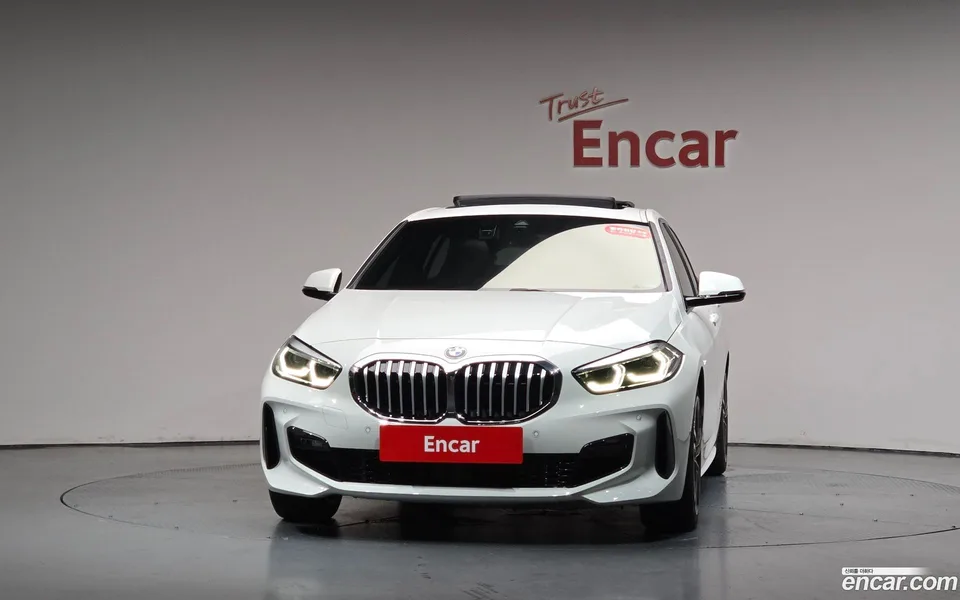 BMW 1 Series 120i M 2023 — thumbnail 3