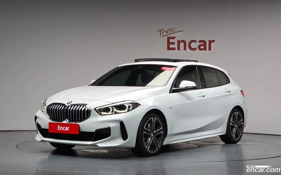 BMW 1 Series 120i M 2023 — photo 1, buy with delivery to Moscow