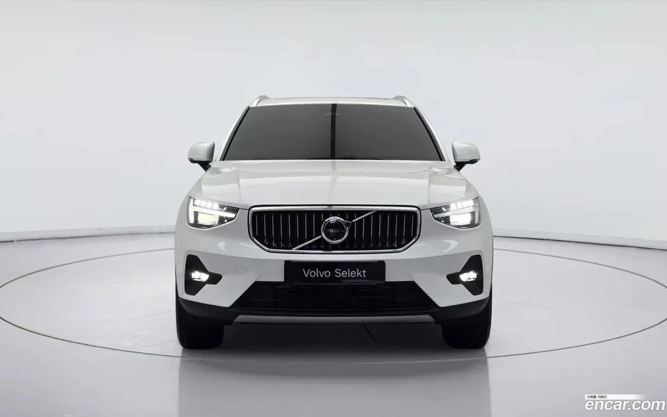Volvo XC40 B4 2025 — thumbnail 5