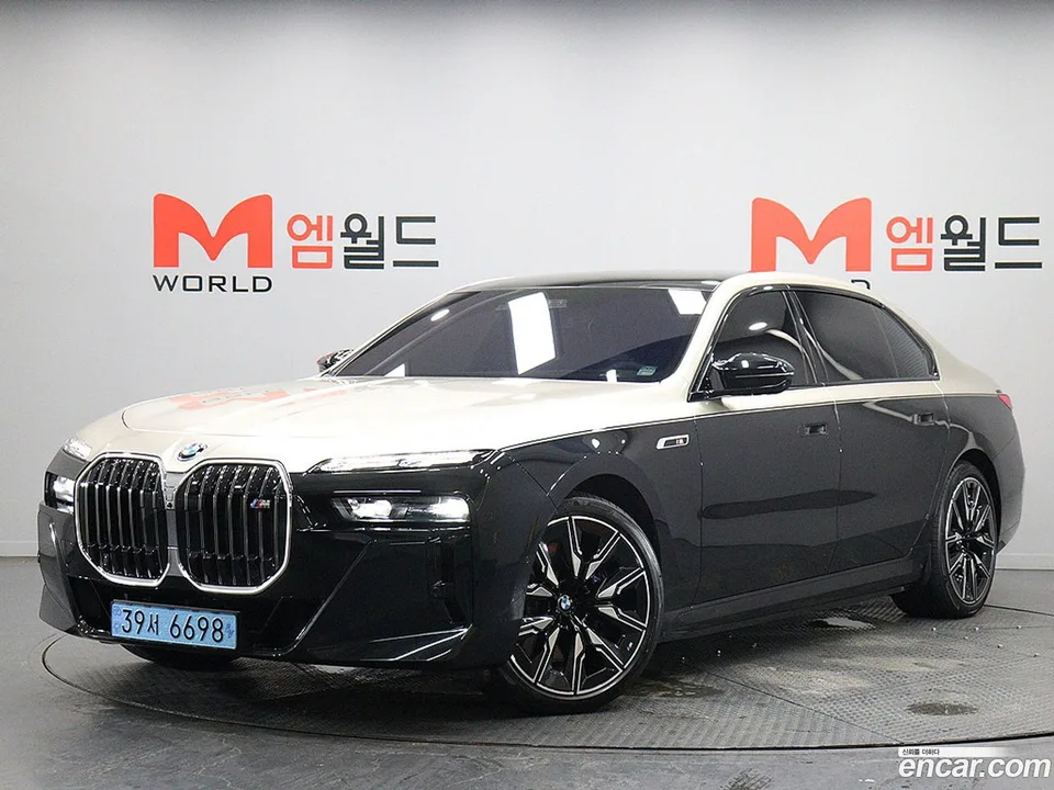 BMW i7 M70 xDrive 2023 — photo 1, buy with delivery to Moscow