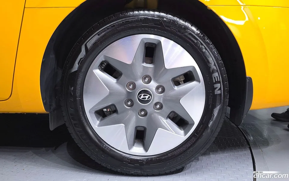 Hyundai Staria L3.5 2025 — thumbnail 2